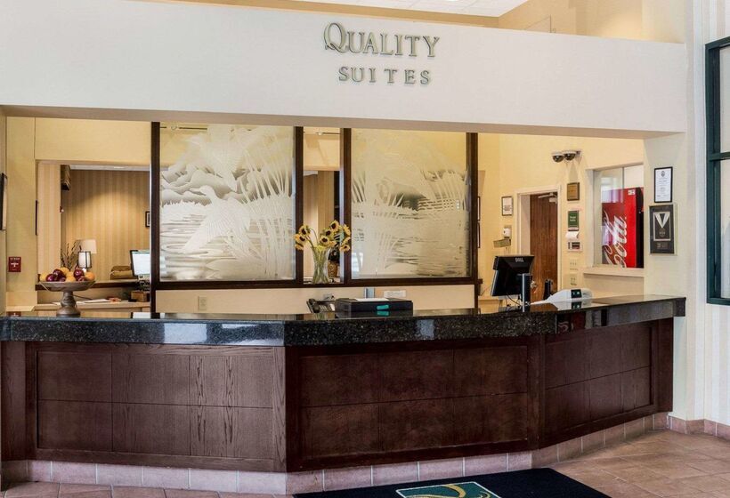 בית מלון כפרי Quality Suites Lake Wright  Norfolk Airport