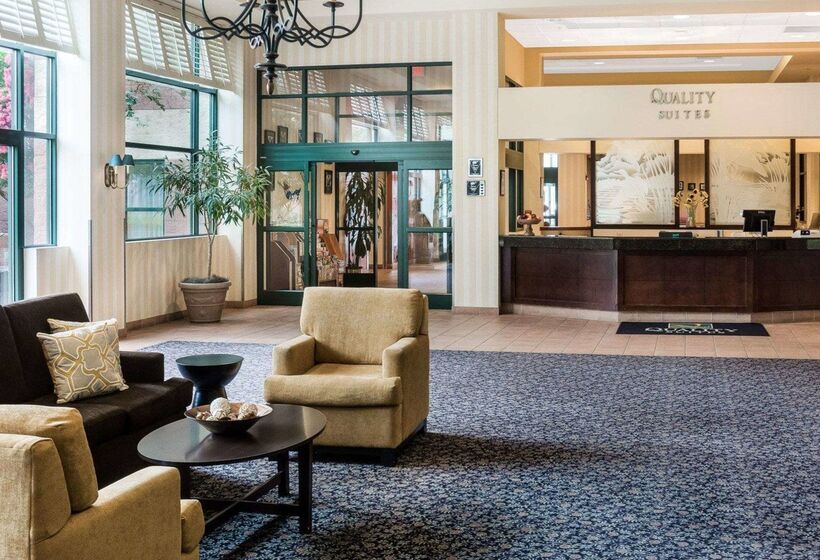 בית מלון כפרי Quality Suites Lake Wright  Norfolk Airport