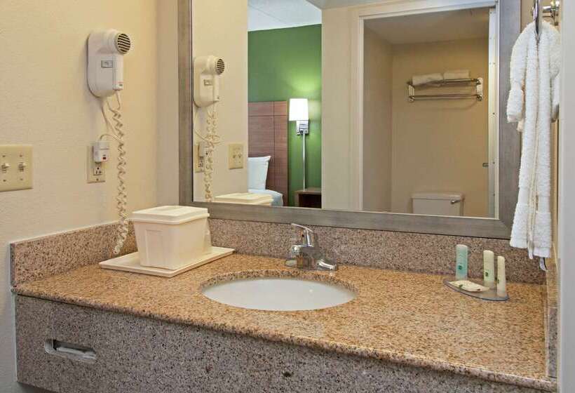בית מלון כפרי Quality Suites Lake Wright  Norfolk Airport