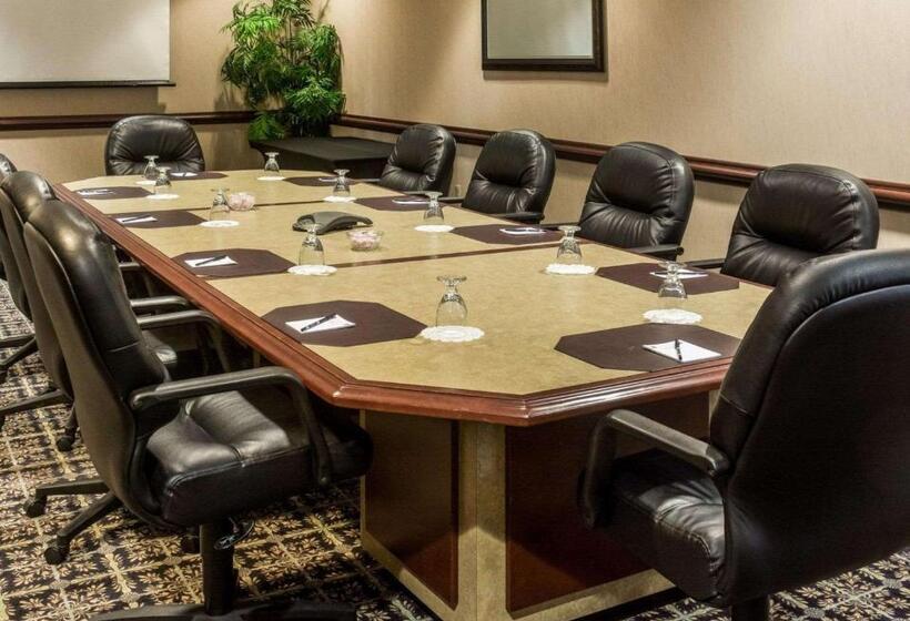 בית מלון כפרי Quality Suites Lake Wright  Norfolk Airport