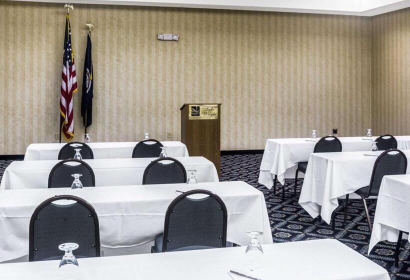 בית מלון כפרי Quality Suites Lake Wright  Norfolk Airport