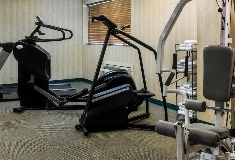 בית מלון כפרי Quality Suites Lake Wright  Norfolk Airport