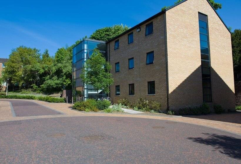 בית מלון כפרי Queens University Belfast   Elms Village   Hostel