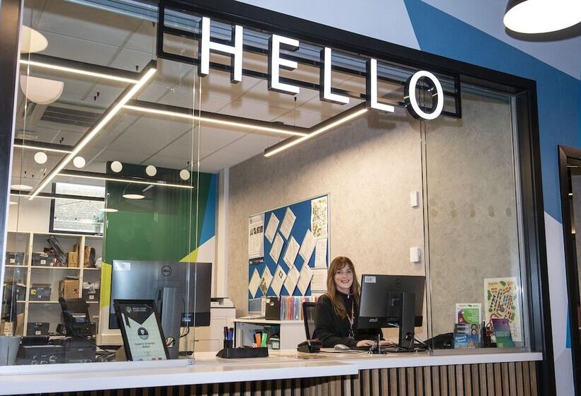 בית מלון כפרי Queens University Belfast   Elms Village   Hostel