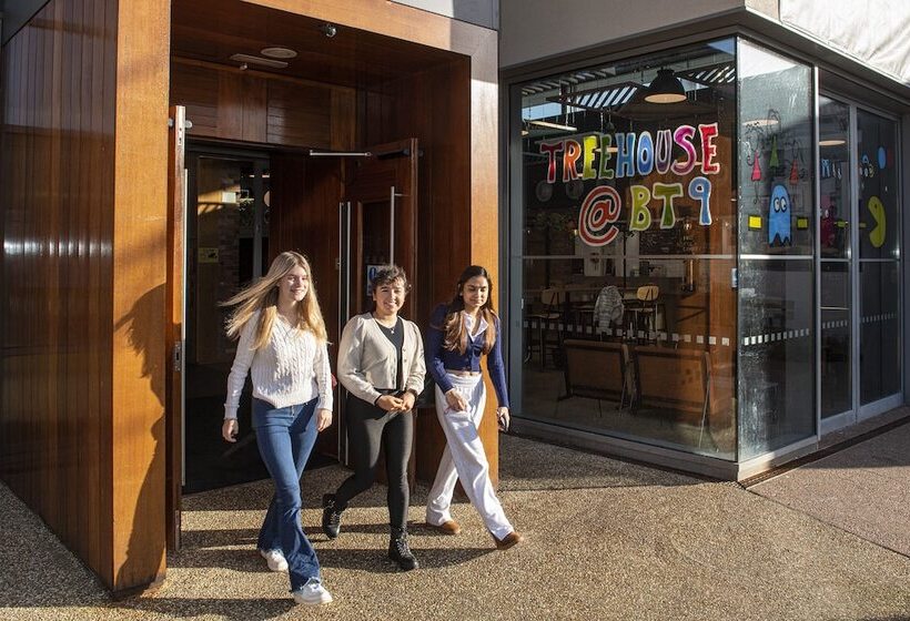 בית מלון כפרי Queens University Belfast   Elms Village   Hostel