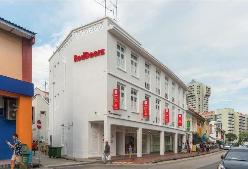 هتل Reddoorz Premium @ Serangoon