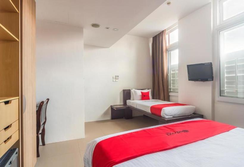 Hotel Reddoorz Premium @ Serangoon
