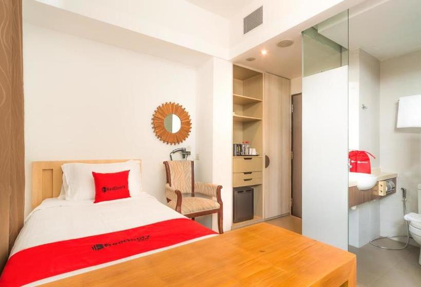 هتل Reddoorz Premium @ Serangoon