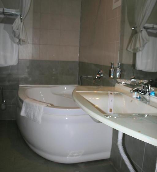 هتل Relax Comfort Suites