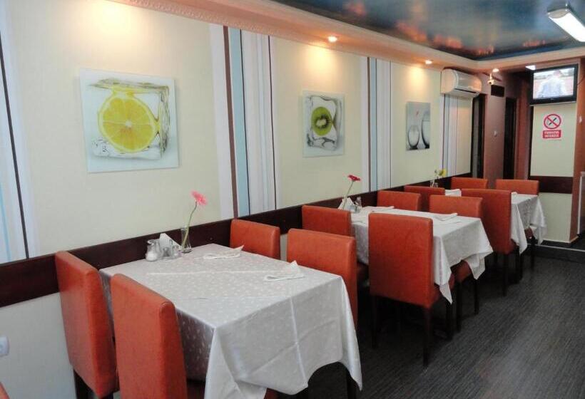 هتل Relax Comfort Suites