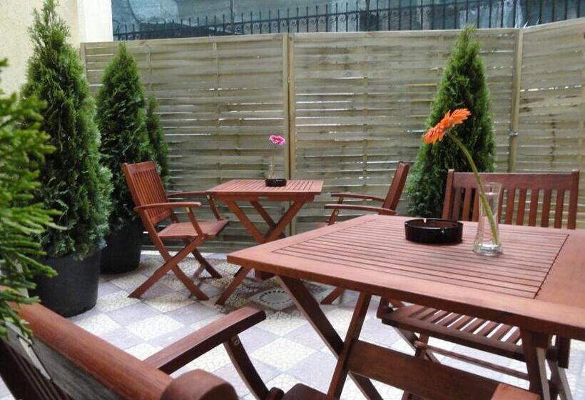 هتل Relax Comfort Suites