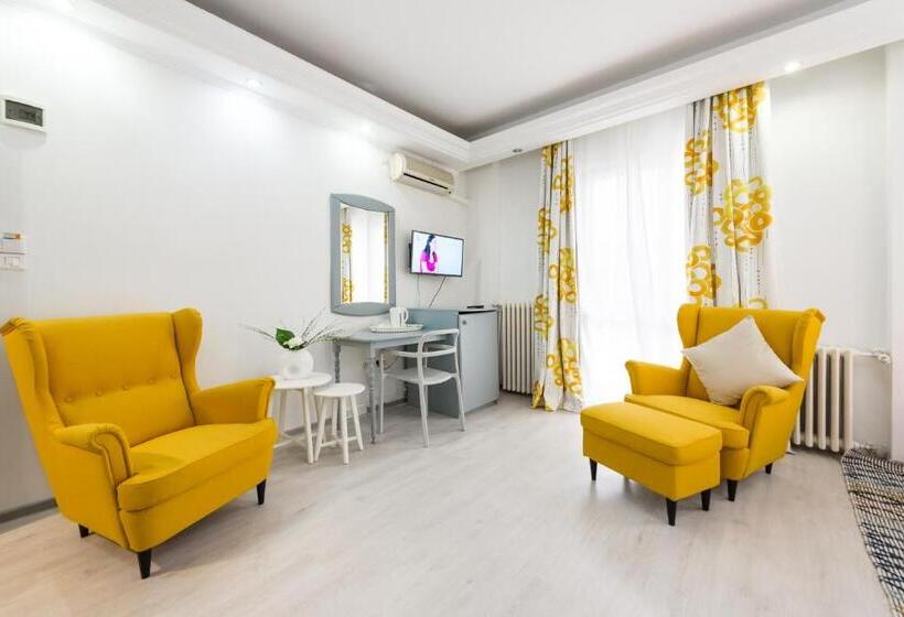 هتل Relax Comfort Suites