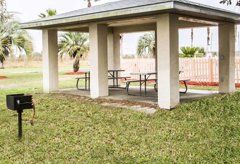 فندق Rodeway Inn & Suites