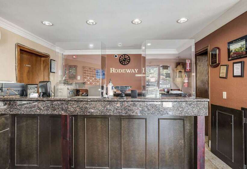 בית מלון כפרי Rodeway Inn Old Town Temecula