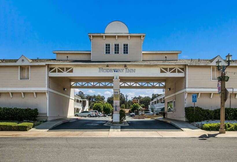 בית מלון כפרי Rodeway Inn Old Town Temecula