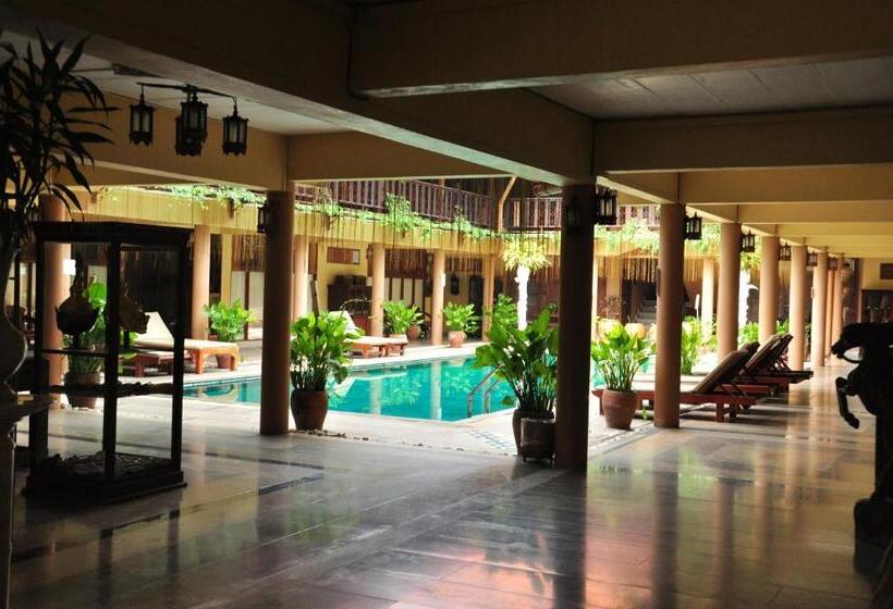 בית מלון כפרי Ruean Thai