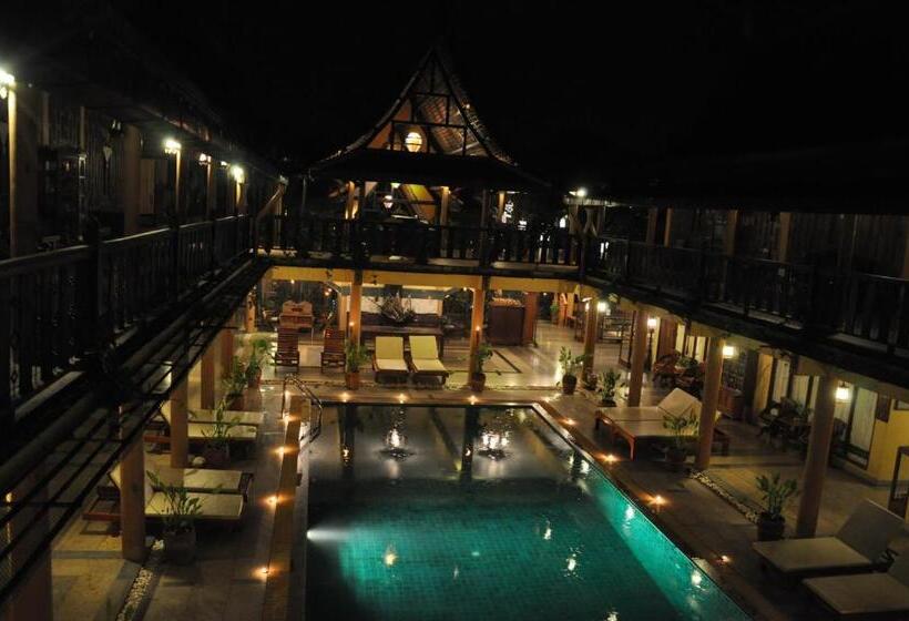 בית מלון כפרי Ruean Thai