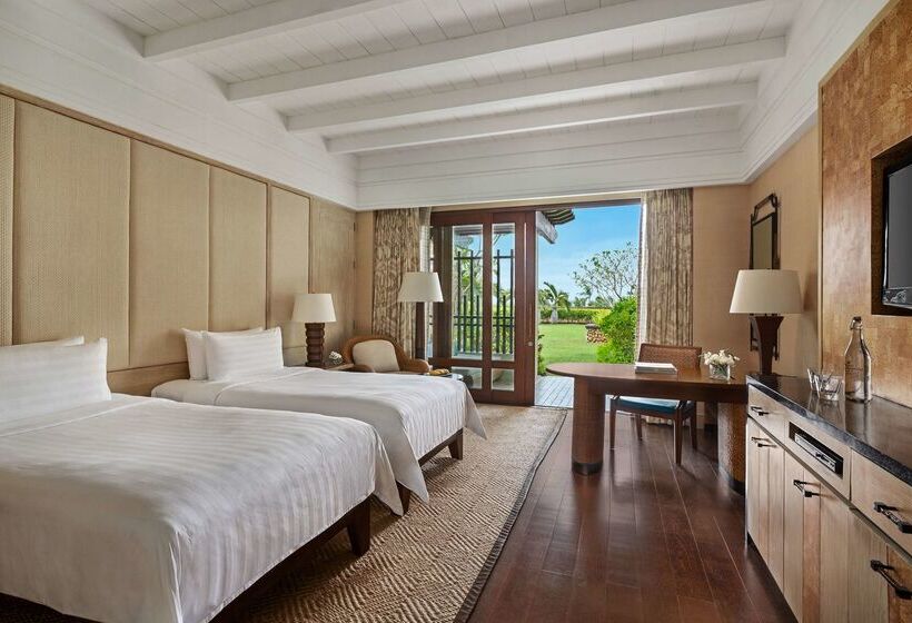 בית מלון כפרי Shangri La Boracay