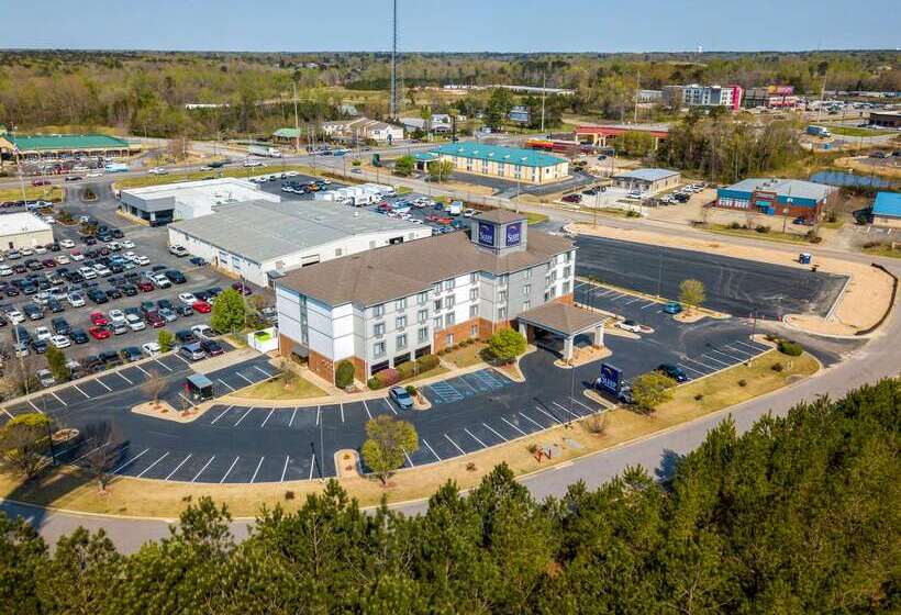 בית מלון כפרי Sleep Inn & Suites Auburn Campus Area I85