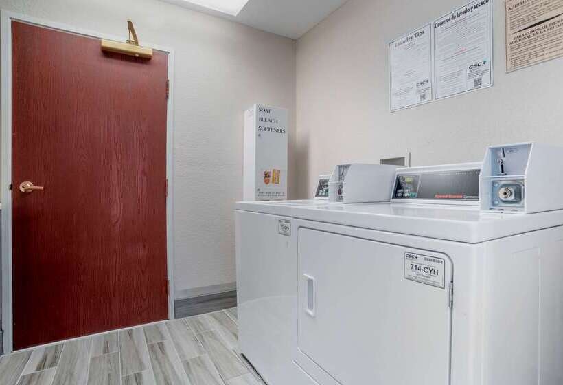 בית מלון כפרי Sleep Inn & Suites Auburn Campus Area I85