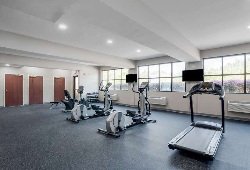 בית מלון כפרי Sleep Inn & Suites Auburn Campus Area I85