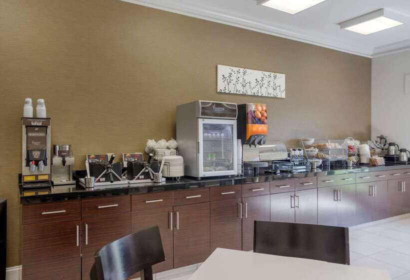 בית מלון כפרי Sleep Inn & Suites