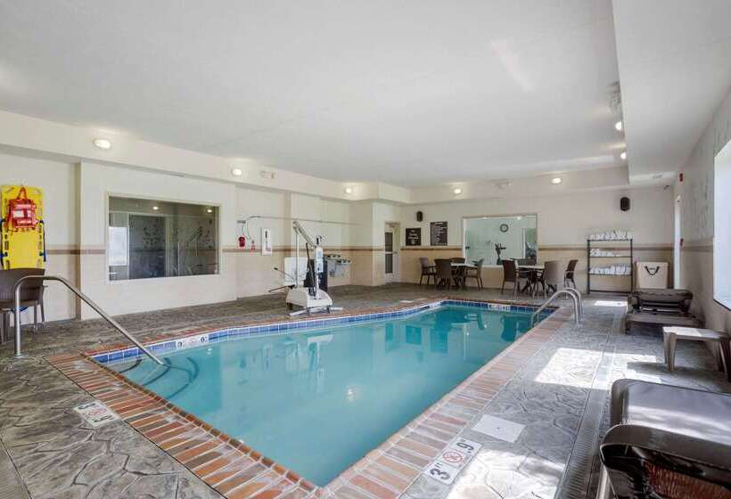 בית מלון כפרי Sleep Inn & Suites