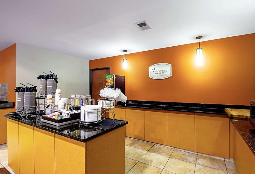 בית מלון כפרי Sleep Inn & Suites Madison   Monona