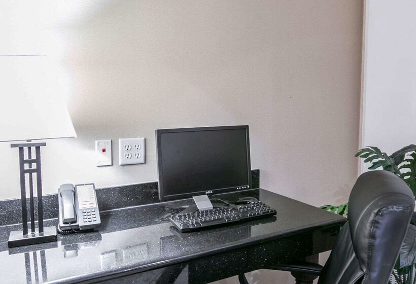 בית מלון כפרי Sleep Inn & Suites New Braunfels