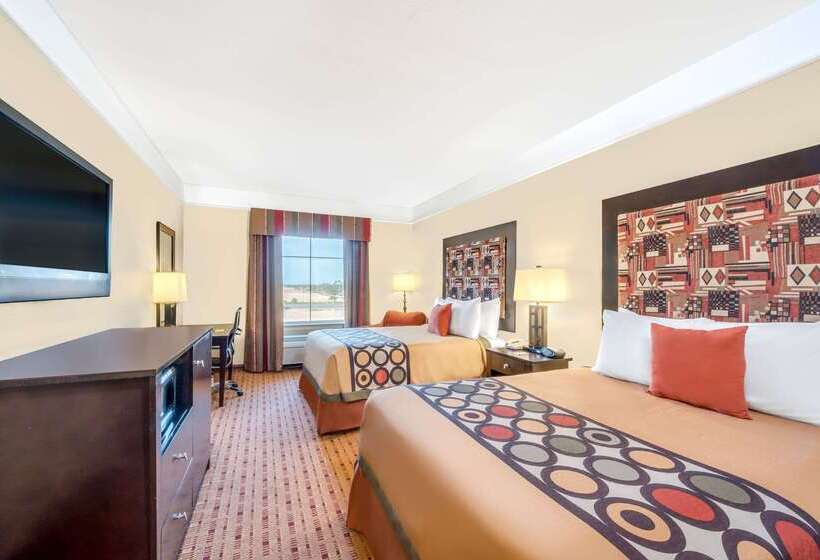 酒店 Super 8 By Wyndham Hidalgo At La Plaza Mall & Mcallen Airport