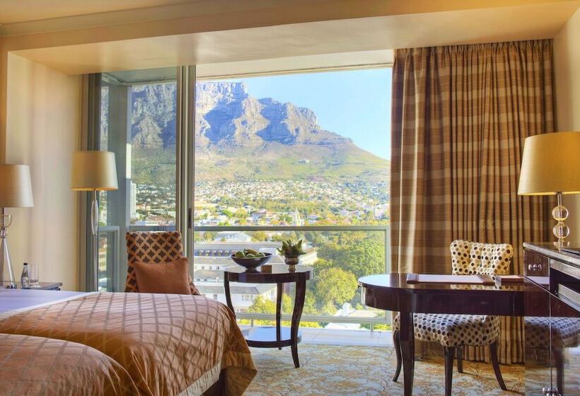 בית מלון כפרי Taj Cape Town