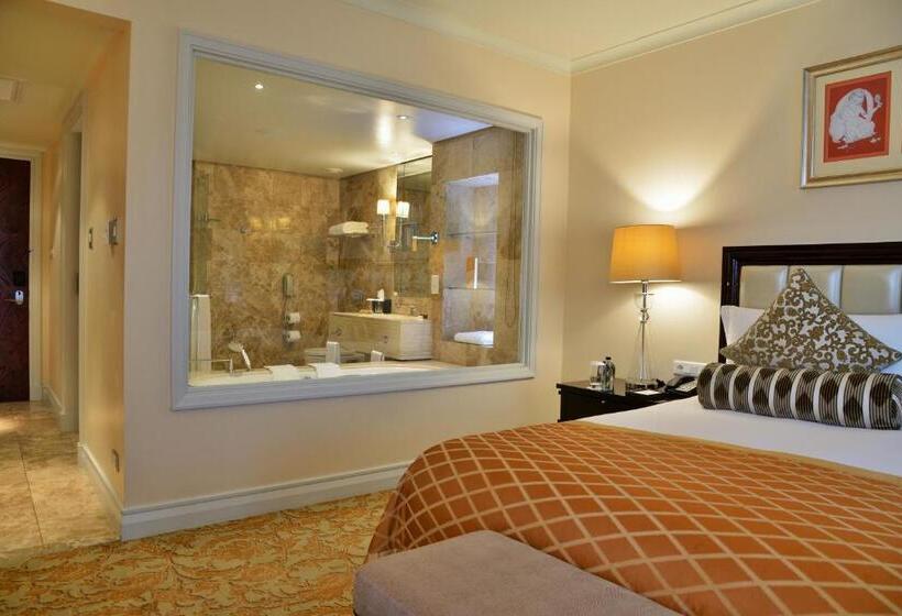 בית מלון כפרי Taj Cape Town