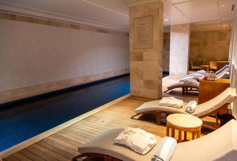 בית מלון כפרי Taj Cape Town