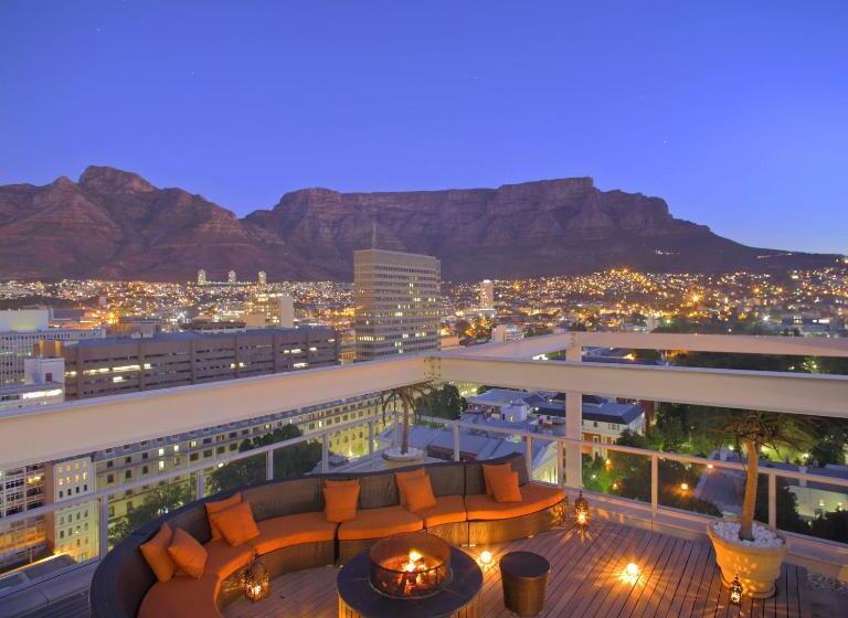 בית מלון כפרי Taj Cape Town