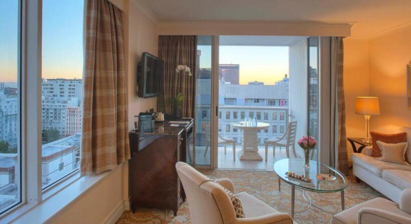 בית מלון כפרי Taj Cape Town