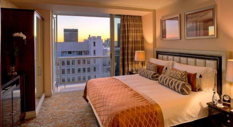 בית מלון כפרי Taj Cape Town