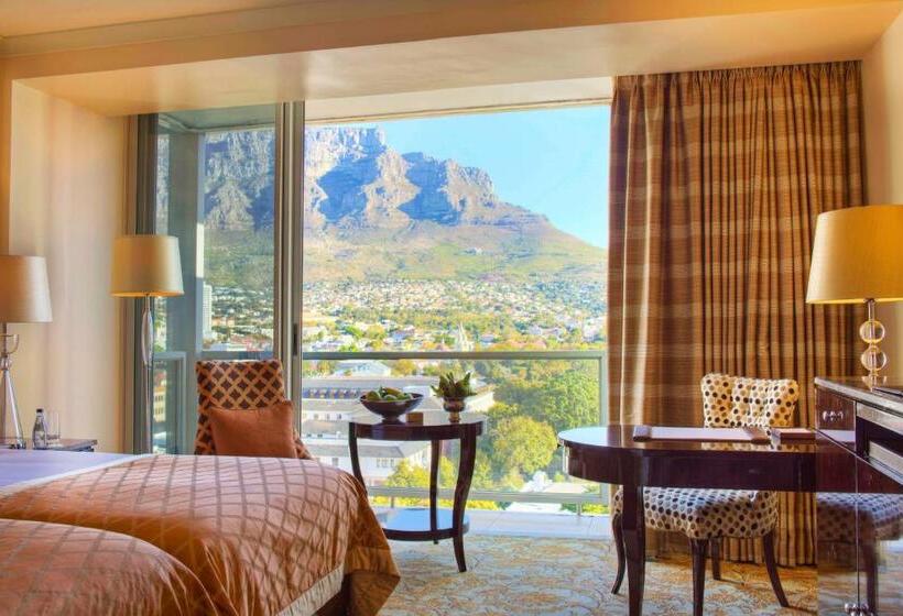 בית מלון כפרי Taj Cape Town