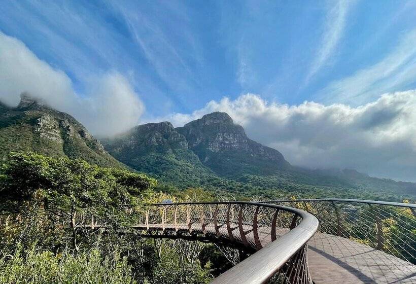 בית מלון כפרי Taj Cape Town