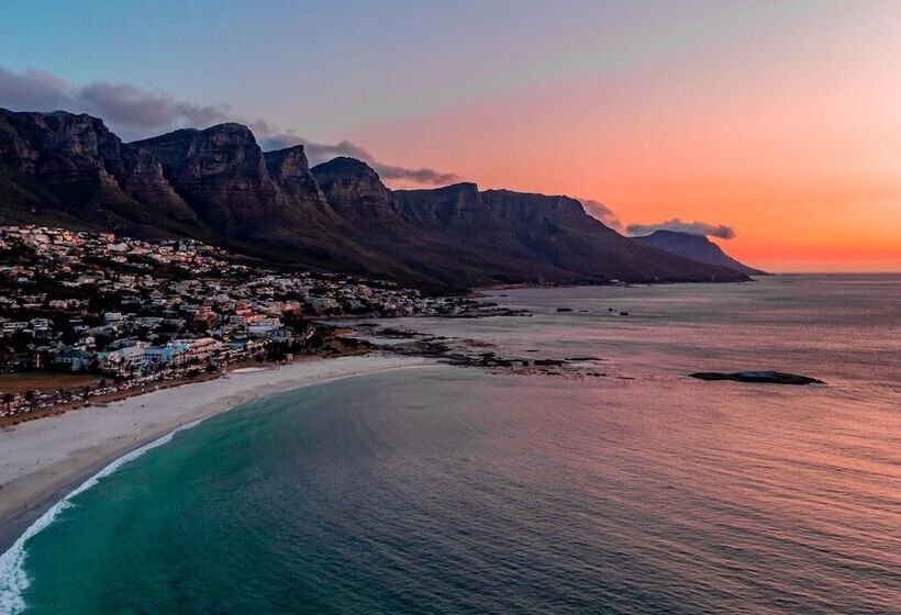 בית מלון כפרי Taj Cape Town