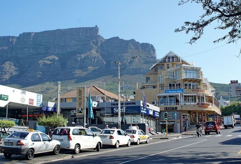בית מלון כפרי Taj Cape Town