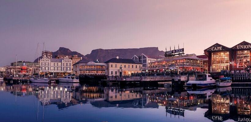 בית מלון כפרי Taj Cape Town