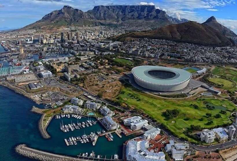 בית מלון כפרי Taj Cape Town