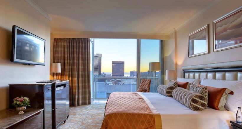 בית מלון כפרי Taj Cape Town