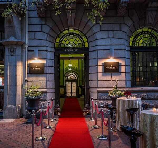 בית מלון כפרי Taj Cape Town