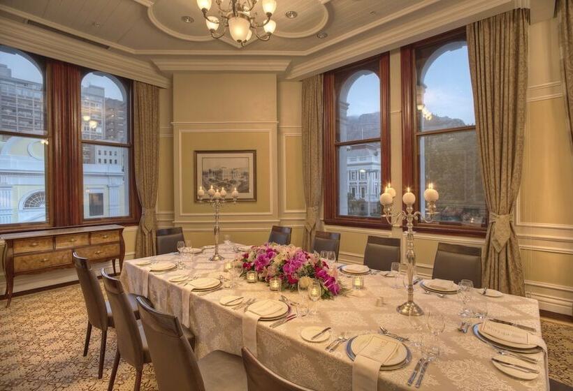 בית מלון כפרי Taj Cape Town