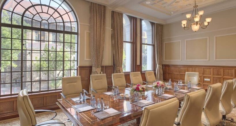 בית מלון כפרי Taj Cape Town