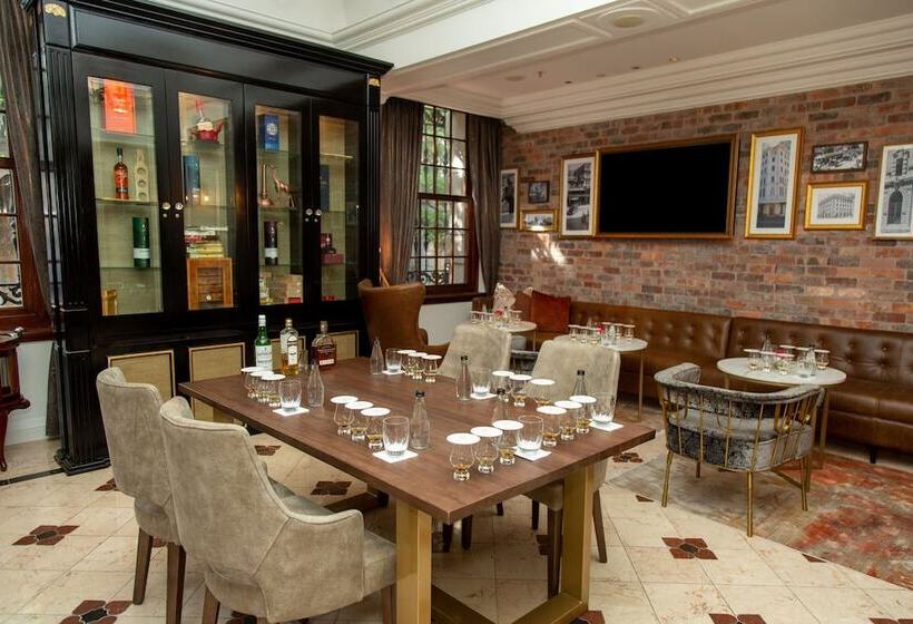 בית מלון כפרי Taj Cape Town