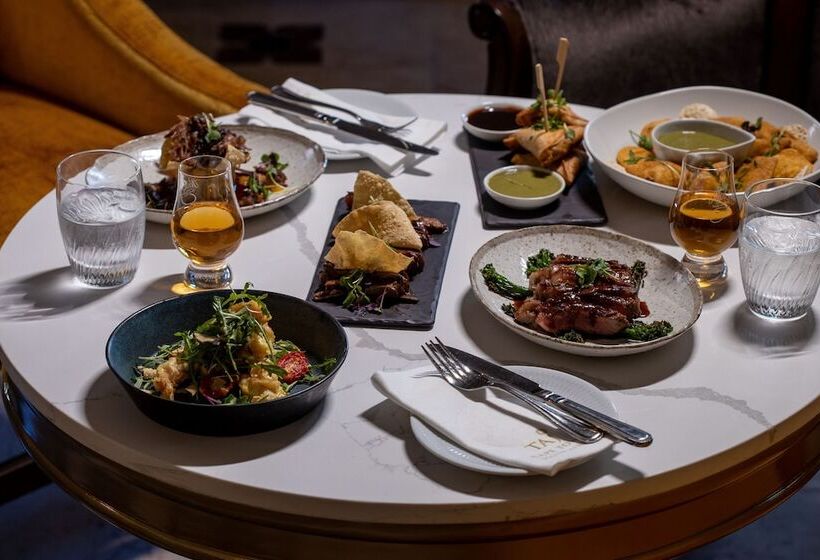 בית מלון כפרי Taj Cape Town