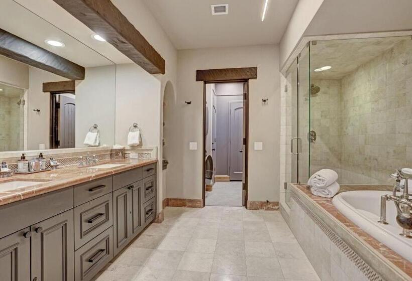 هتل The Arrabelle At Vail Square, A Rockresort
