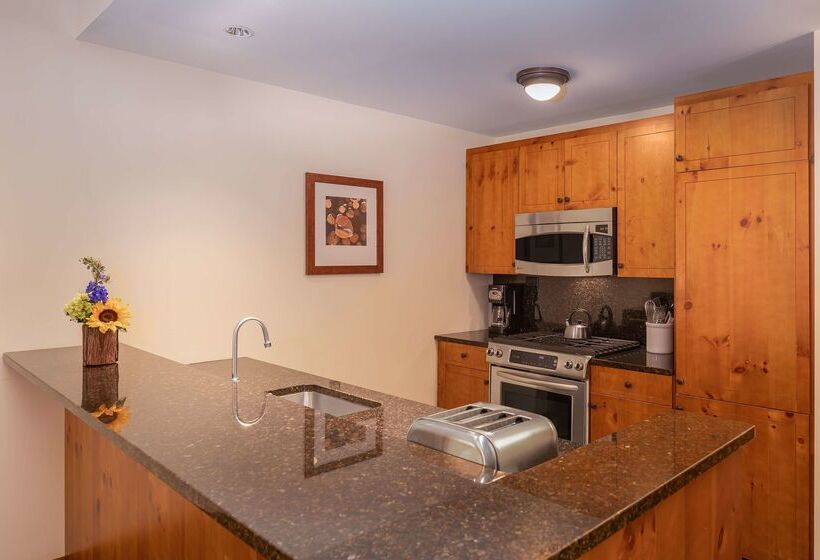 هتل The Lodge At Spruce Peak, A Destination By Hyatt Residence